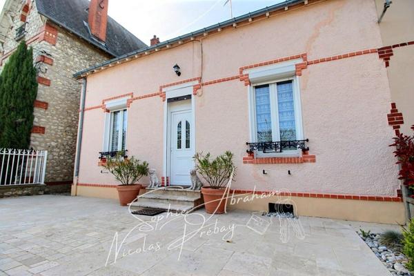 Maison familiale, 4 chambres avec grand terrain. Commerces et écoles sur place !
