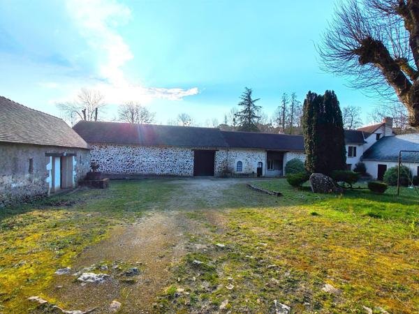 Propriété rurale sur 3.9Ha, dans un écrin de verdure, bordée par le Lathan