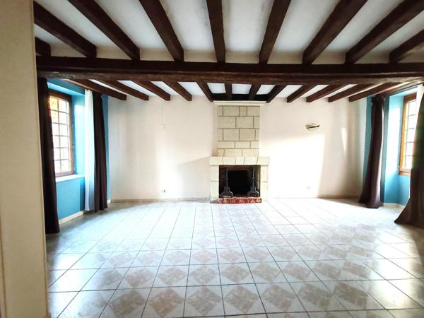 Propriété rurale sur 3.9Ha, dans un écrin de verdure, bordée par le Lathan