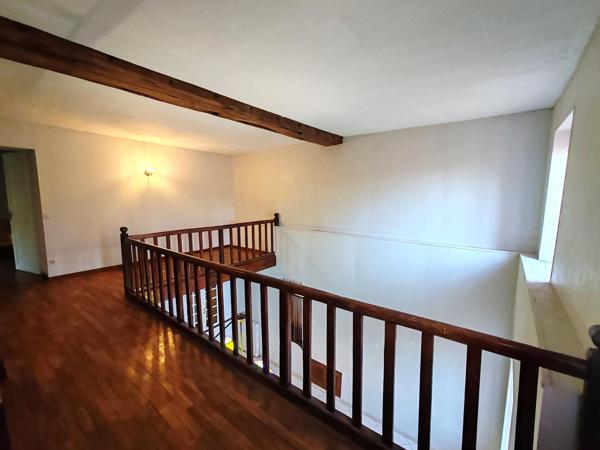 Propriété rurale sur 3.9Ha, dans un écrin de verdure, bordée par le Lathan