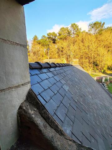 Propriété rurale sur 3.9Ha, dans un écrin de verdure, bordée par le Lathan