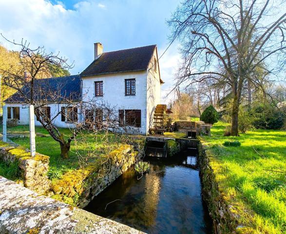 Propriété rurale sur 3.9Ha, dans un écrin de verdure, bordée par le Lathan