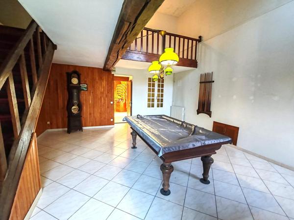 Propriété rurale sur 3.9Ha, dans un écrin de verdure, bordée par le Lathan