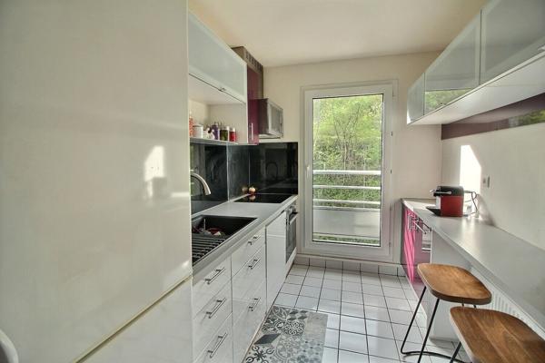 Appartement 2 pièces 52,4 m² Suresnes Belvédère - box - proche T2 et ligne L