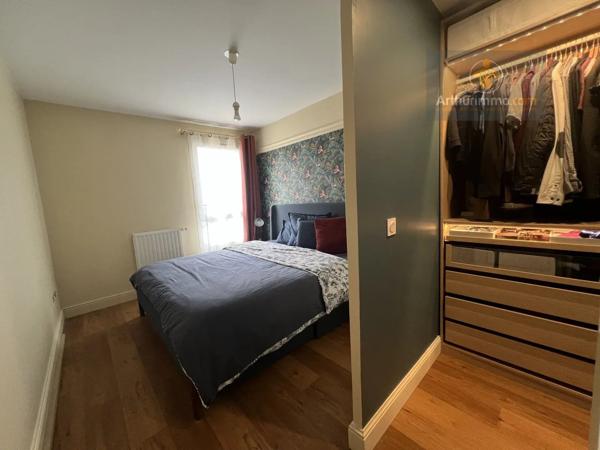 Vente                                                      Appartement
                        
                     4 pièces                      79 m2                     à Élancourt