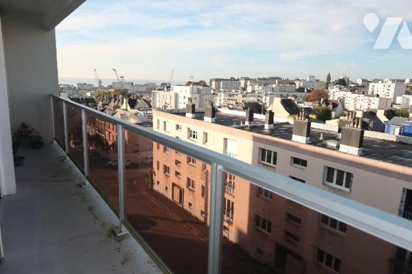 Quartier piscine de Recouvrance- Appartement T5 au 4ème et dernier comprenant : entrée, cuisine...