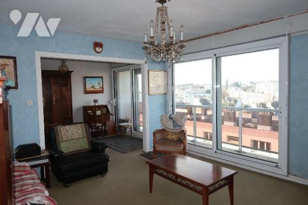 Quartier piscine de Recouvrance- Appartement T5 au 4ème et dernier comprenant : entrée, cuisine...