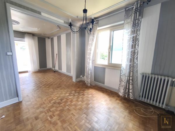 Maison
                                                                                                                                                                                                                                                                                                                        8 pièce(s)                                                                                                                                                                                                          4 chambre(s)                                                                                                                                                                                                          92  m²
