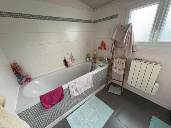 🏡 Maison familiale avec 4 chambres – 3 480 m² de terrain clos – Double garage – Canisy (50)