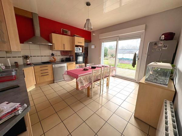 🏡 Maison familiale avec 4 chambres – 3 480 m² de terrain clos – Double garage – Canisy (50)