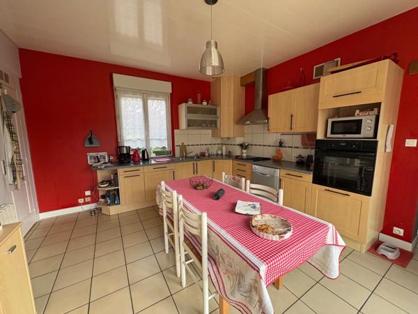 🏡 Maison familiale avec 4 chambres – 3 480 m² de terrain clos – Double garage – Canisy (50)