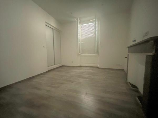 Appartement à louer    3 pièces •  Bollène