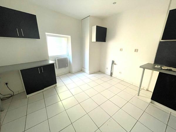 Appartement à louer    3 pièces •  Bollène