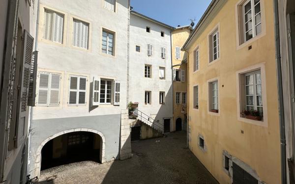 Appartement à vendre    2 pièces • 58,32 m2 Chambéry
