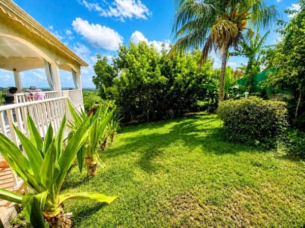 Villa à vendre Saint-Anne, vue panoramique, 4 pièces  (971)