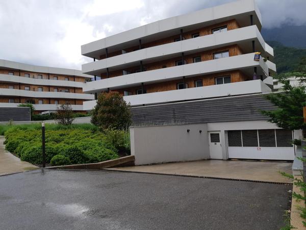 Parking · Location Seyssins (38180)