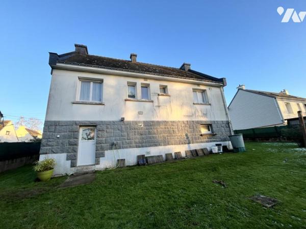 A VENDRE centre ville de BAUD: maison avec très beau terrain clot- 19N