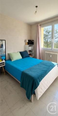Appartement F3 à vendre  3 pièces - 71 m 2   DESERTINES  - 03
