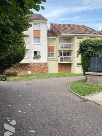Studio  VESOUL résidence calme avec cave et garage Chauffage électrique  individuel. Libre Ascenseur