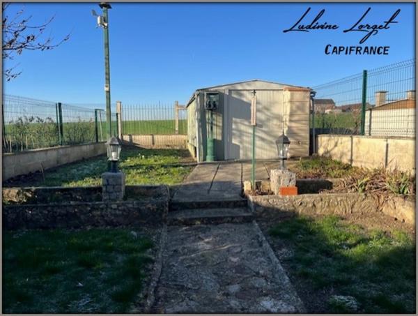 Proche VILLERS-COTTERETS (15km) et NEUILLY-SAINT-FRONT (6km)- à vendre maison en pierre mitoyenne- 85m2 - 2 pièces- 1 chambre– grenier – Terrain 164m2