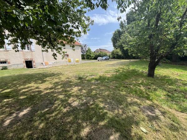 Maison à vendre |  Saint-Benoît-du-Sault |  7 pièces | 200 m²
