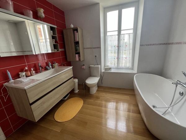 Maison à vendre |  Saint-Benoît-du-Sault |  7 pièces | 200 m²