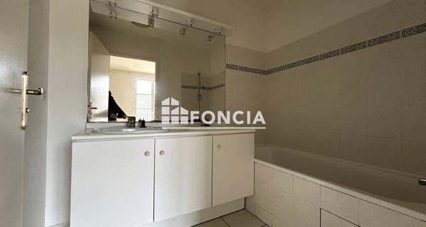 À vendre Maison 5 pièces 99 m² - Le Coudray-montceaux 91830