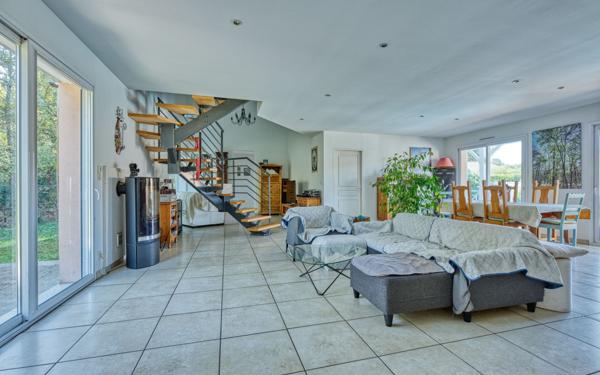 Maison à vendre    6 pièces •  Pessac