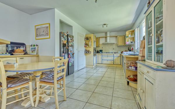 Maison à vendre    6 pièces •  Pessac