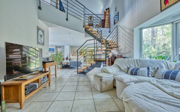 Maison à vendre    6 pièces •  Pessac