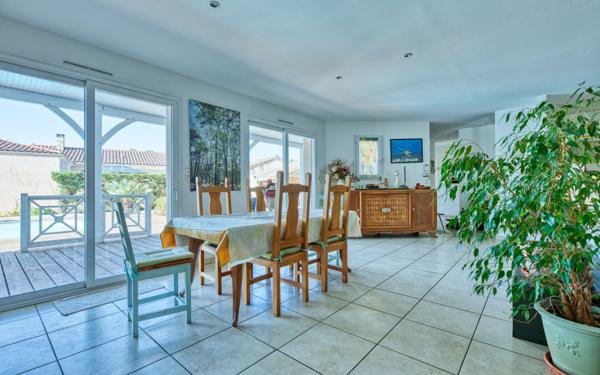 Maison à vendre    6 pièces •  Pessac