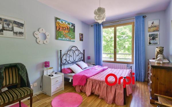 Appartement à vendre    5 pièces • 162 m2 Saint-Genis-Laval