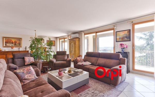 Appartement à vendre    5 pièces • 162 m2 Saint-Genis-Laval