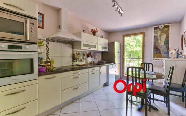 Appartement à vendre    5 pièces • 162 m2 Saint-Genis-Laval