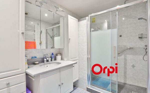 Appartement à vendre    5 pièces • 162 m2 Saint-Genis-Laval