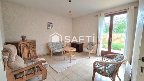 Maison de 125 m2, 4 chambres, 2 salles de bain, jardin et garage.