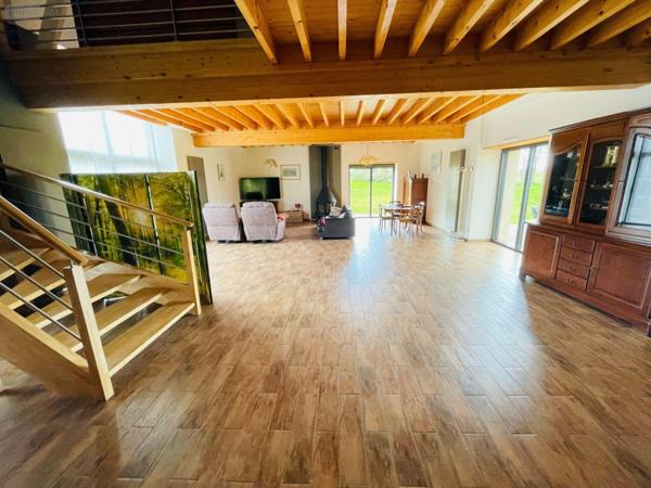 Maison à vendre à Saint-Léonard-des-Bois dans la Sarthe (72130), ref : 61001-21