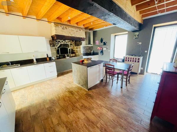 Maison à vendre à Saint-Léonard-des-Bois dans la Sarthe (72130), ref : 61001-21