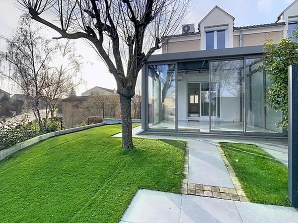 Appartement/"maison"  7 pièce(s) 145.40 m2, avec véranda,  garage fermé, place de parking extérieur, refait à neuf