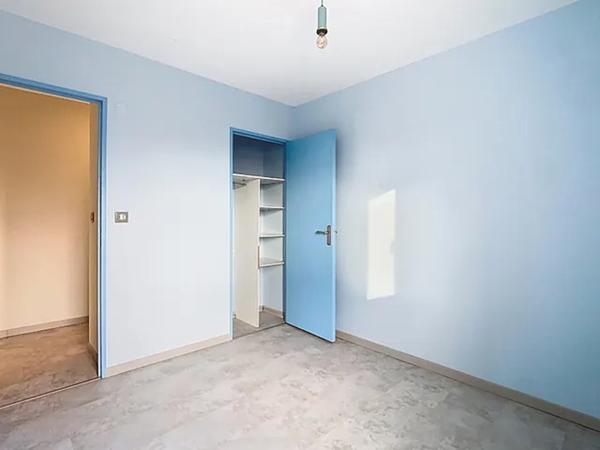 Appartement/"maison"  7 pièce(s) 145.40 m2, avec véranda,  garage fermé, place de parking extérieur, refait à neuf