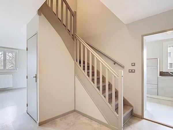 Appartement/"maison"  7 pièce(s) 145.40 m2, avec véranda,  garage fermé, place de parking extérieur, refait à neuf