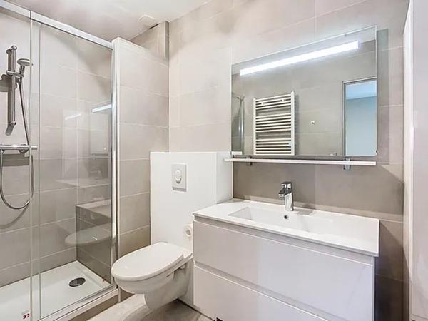 Appartement/"maison"  7 pièce(s) 145.40 m2, avec véranda,  garage fermé, place de parking extérieur, refait à neuf