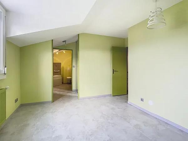 Appartement/"maison"  7 pièce(s) 145.40 m2, avec véranda,  garage fermé, place de parking extérieur, refait à neuf