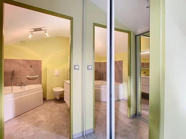 Appartement/"maison"  7 pièce(s) 145.40 m2, avec véranda,  garage fermé, place de parking extérieur, refait à neuf