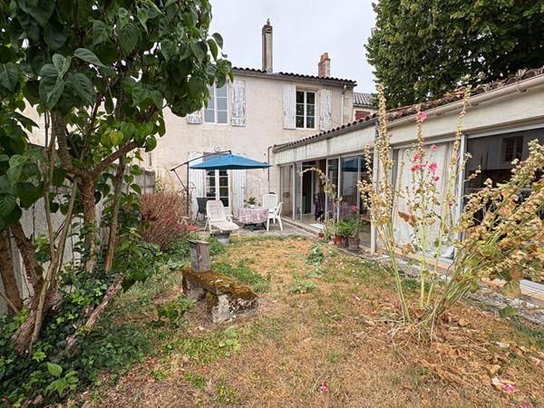 Maison Surgeres 5 pièce(s) 147 m2