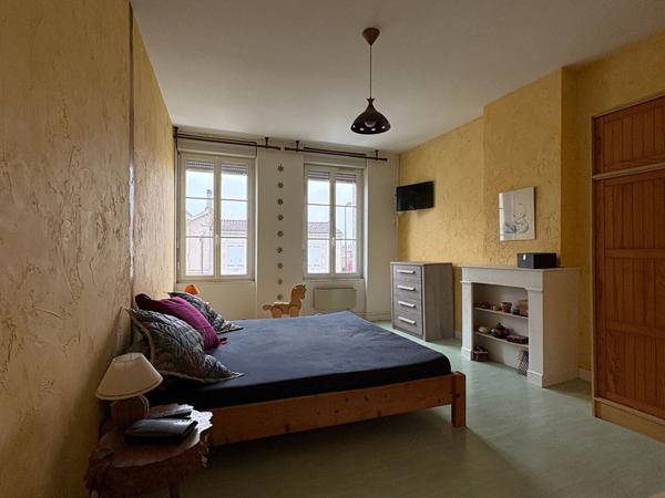 Maison Surgeres 5 pièce(s) 147 m2