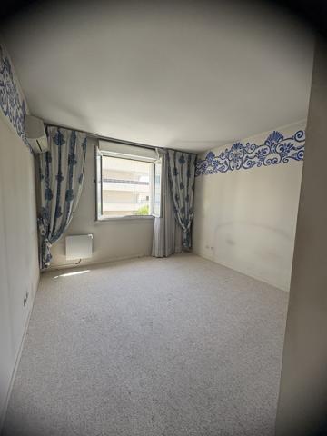 Appartement
         5 pièces
        - 106 m² 380 000 € *