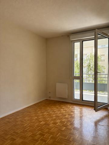 Appartement
         5 pièces
        - 106 m² 380 000 € *