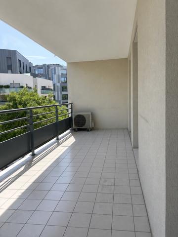Appartement
         5 pièces
        - 106 m² 380 000 € *