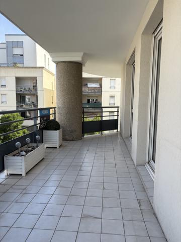 Appartement
         5 pièces
        - 106 m² 380 000 € *